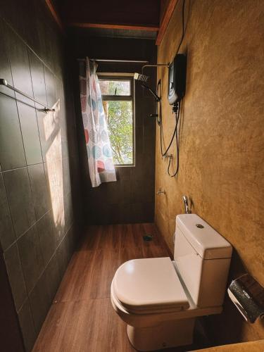 Bilik mandi di Kandy Bird Villas