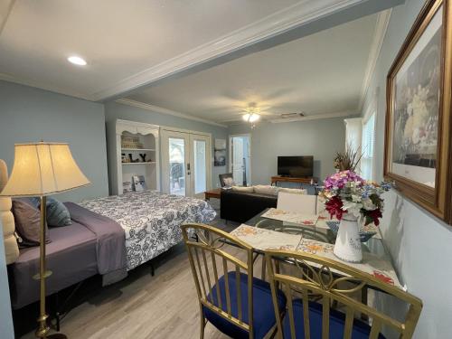 a bedroom with a bed and a table with a table sidx sidx sidx at New decorated Guest Suite unit C close to Katy Mills in Katy