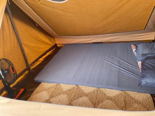 Ένα ή περισσότερα κρεβάτια σε δωμάτιο στο Happy Campers GLamping