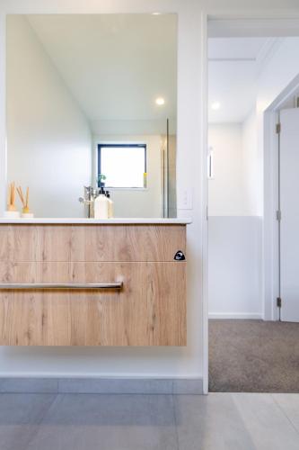a bathroom with a sink and a mirror at Affordable Comfort 2BR with Carpark in Christchurch
