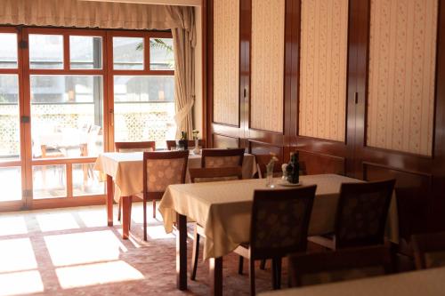 Un restaurante u otro lugar para comer en Hotel Bristol