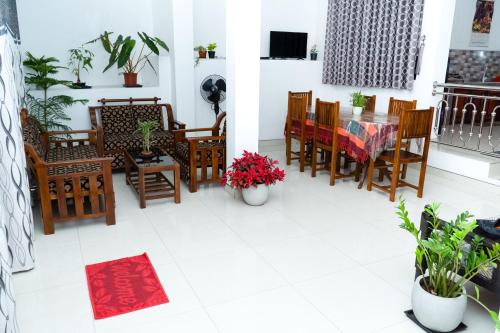 a living room with a table and chairs at Flower Top Ella in Ella