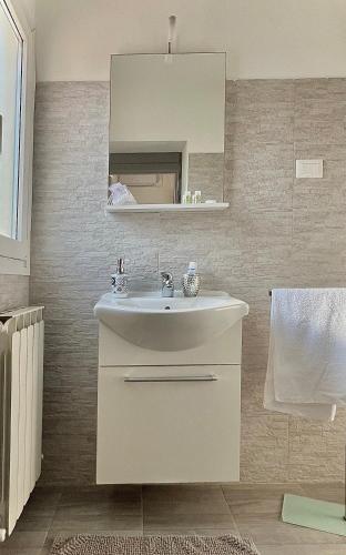 a bathroom with a white sink and a mirror at Villa Gennari vista mare in Gradara