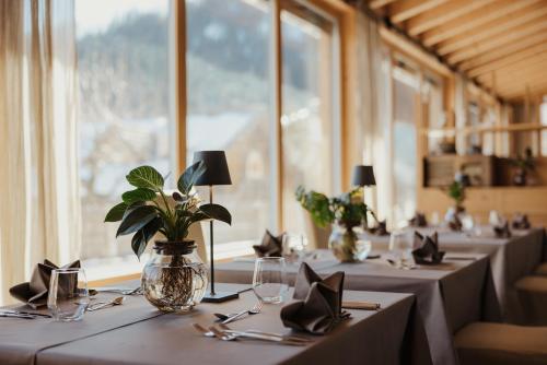 a group of tables in a room with tablesktop at Hotel Antines in La Villa