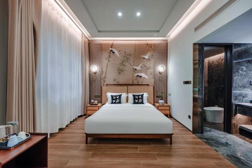 a hotel room with a bed and a desk at Lishè Hotel in Pingyao