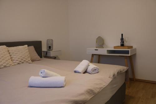a bedroom with a bed with towels on it at Kuća za odmor Franca in Ozalj