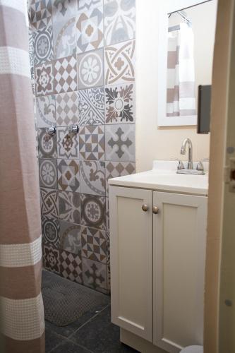 a bathroom with a sink and a shower at Kali Oaxaca Hostel in Oaxaca City