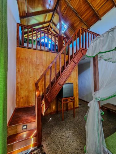 Φωτογραφία από το άλμπουμ του Sinharaja Rainforest Vibe σε Deniyaya