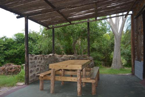 Κήπος έξω από το Sibaya Camp & Backpackers