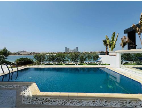Swimmingpoolen hos eller tæt på Palm villas