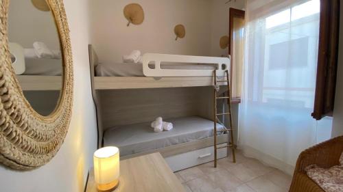 Ένα ή περισσότερα κρεβάτια σε δωμάτιο στο Elegant three room apartment in Porto Torres