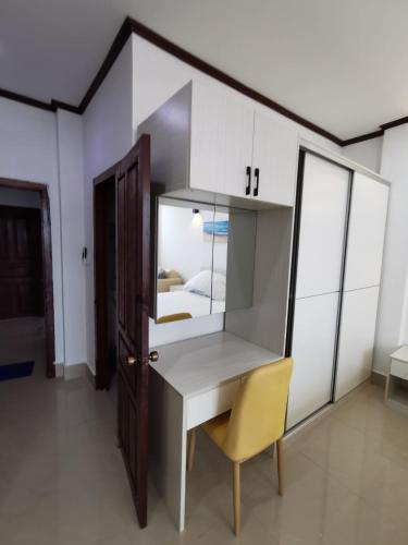 a room with a desk and a chair and a mirror at ARTIST GOLDEN LOFT DUPLEX - TRIPLEX Paris - Vientiane Homestay - 3 Luxury Apartments in Vientiane