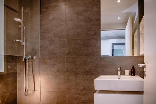 a bathroom with a sink and a shower at THE FLAG München M. in Munich