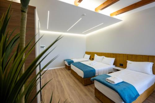 Postel nebo postele na pokoji v ubytování Golemi Lux Hotel