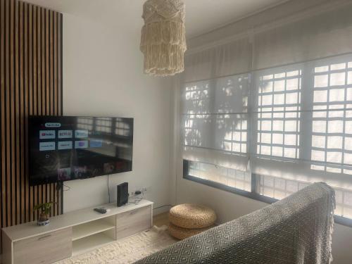 Studio 5 mins from El Palo Beach WiFi & AC