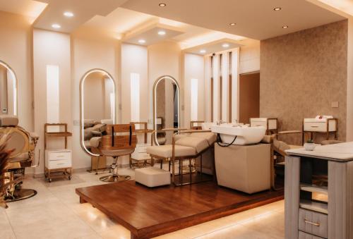 a dressing room with mirrors and a salon at Golf du Rova Luxury Hotel in Antananarivo