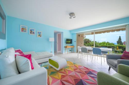 Les Miradors, charmant appartement de 2 chambres en RDC, jardin privatif, piscine, vue mer et parking