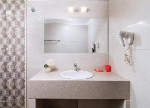 Koupelna v ubytování Eva Marina Hotel