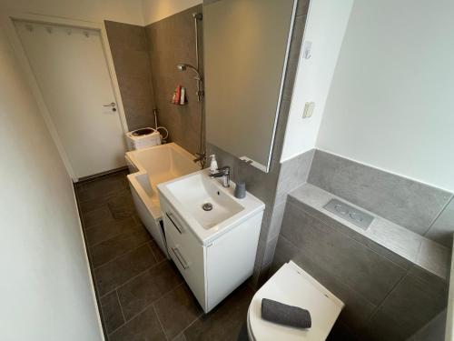 Phòng tắm tại Modernes Apartment/Nähe Zentrum