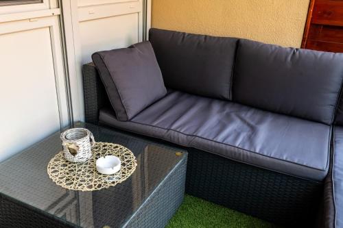 Ruang duduk di Flower Apartment