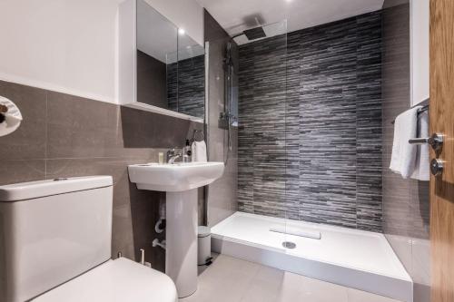 Central Liverpool Apartment, Sleeps 6 with Parking photo 6