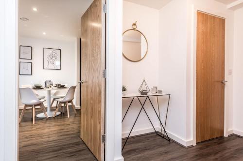 Central Liverpool Apartment, Sleeps 6 with Parking photo 12