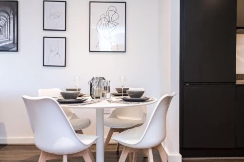Central Liverpool Apartment, Sleeps 6 with Parking photo 14