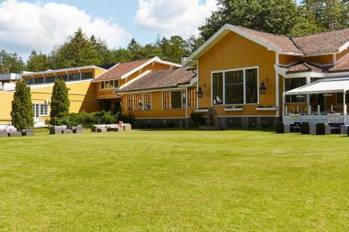 a large house with a lawn in front of it at Hankø Hotell & Spa in Gressvik