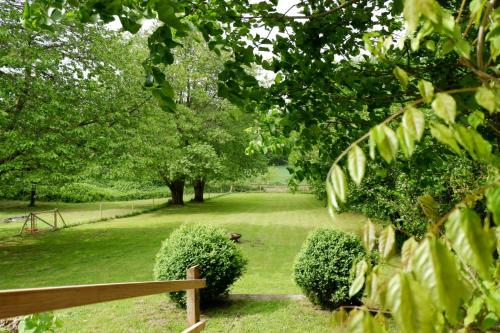 a park with trees and bushes and a fence at Ferienwohnung Villa Wagersrott in Wagersrott