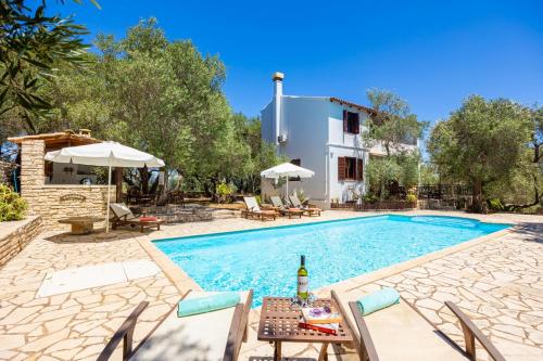 Πισίνα στο ή κοντά στο Villa Alkyon