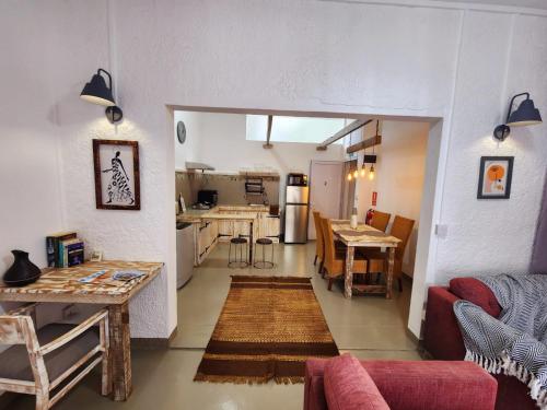 2-BR Apt, near Beach with Fine Cuisine & Pool TRR2