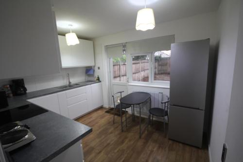 Η κουζίνα ή μικρή κουζίνα στο Wooburn Place