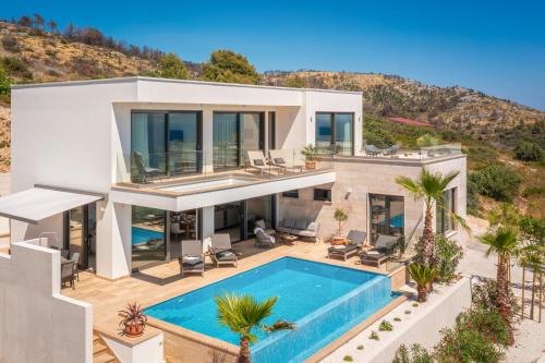 Villa Maxime with Heated Pool