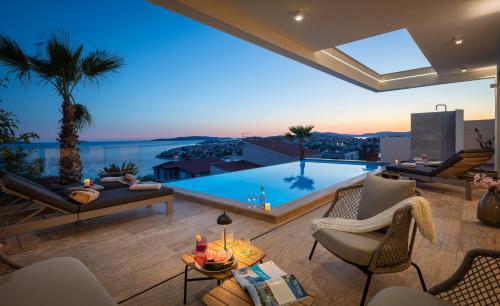 Villa Maxime with Heated Pool