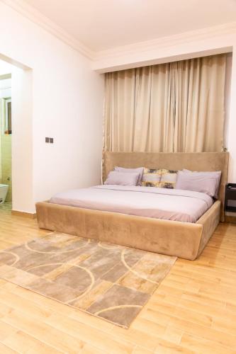 Llit o llits en una habitació de Luxury Maisonette