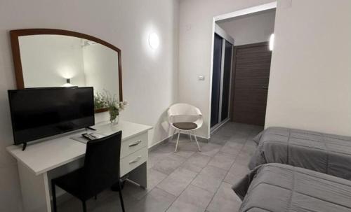 TV a/nebo společenská místnost v ubytování HOTEL QUADRIFOGLIO