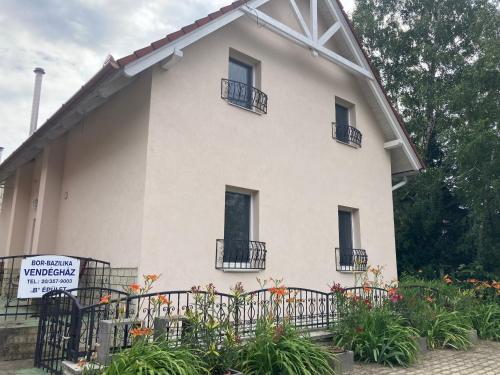 Bor-Bazilika-Vendégház
