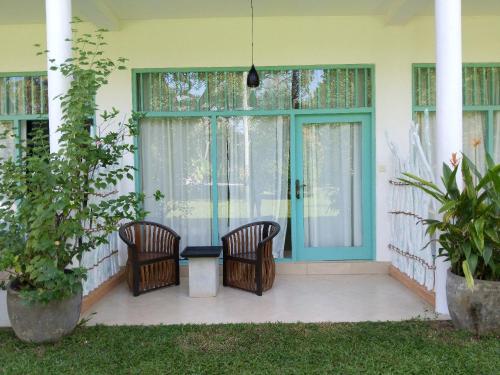 Κήπος έξω από το Villa Dewasiri