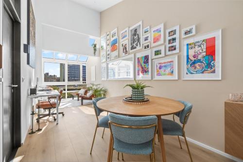 Foto Spacious 2 story downtown apartment 6