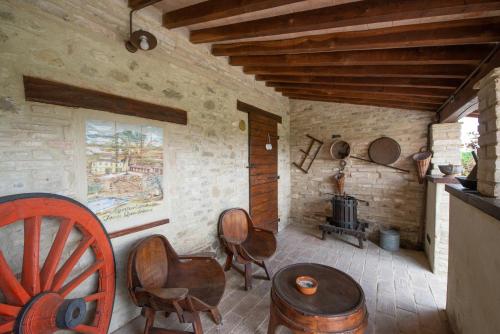 a living room with a fireplace and a table and chairs at TORRE QUADRANA in Spello