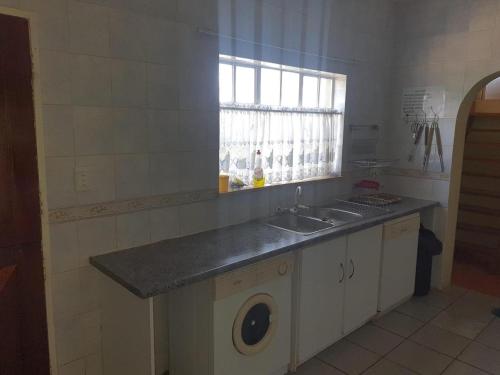 Dapur atau dapur kecil di Cynthias Country Farm Stay 5bedroom