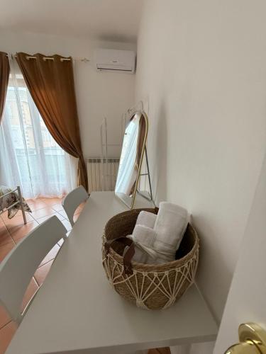 a table with a basket of towels and a mirror at GENLIS Home in Cardito