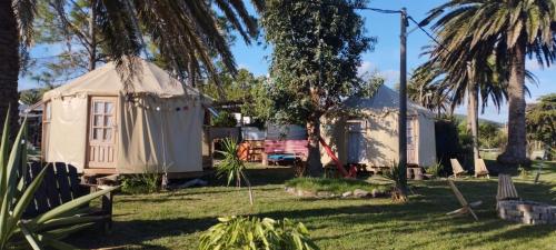 En have udenfor Yurtas Playa San Francisco