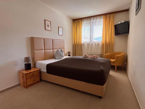 a bedroom with a large bed and a window at Ski Vital Apartments in Sankt Michael im Lungau