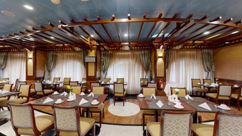 a large room with tables and chairs in it at Al Muna Kareem Hotel- EX LEADER in Al Madinah
