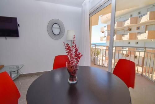Ref 302 Beach front apartment in popular Riverina