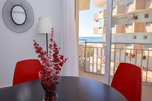 Ref 302 Beach front apartment in popular Riverina
