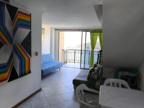 a living room with a couch and a painting at Edificio el Penon espectacular vistaa 1503b in Santa Marta