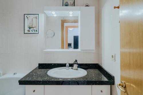 Ванная комната в WELCS APARTAMENTO 208 EMP cerca de la playa