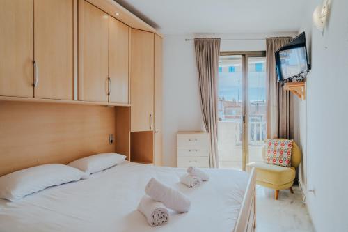 Кровать или кровати в номере WELCS APARTAMENTO 208 EMP cerca de la playa